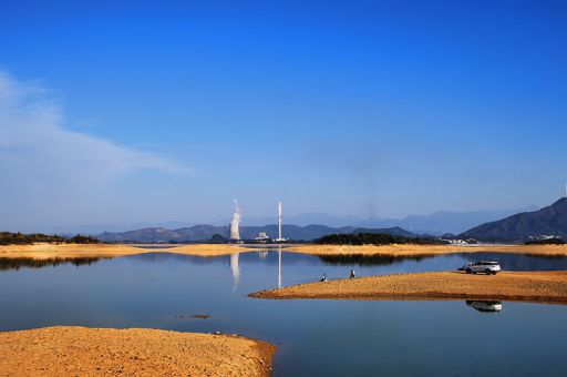 前空姐的冲浪噩梦，从云端到海浪的跌落